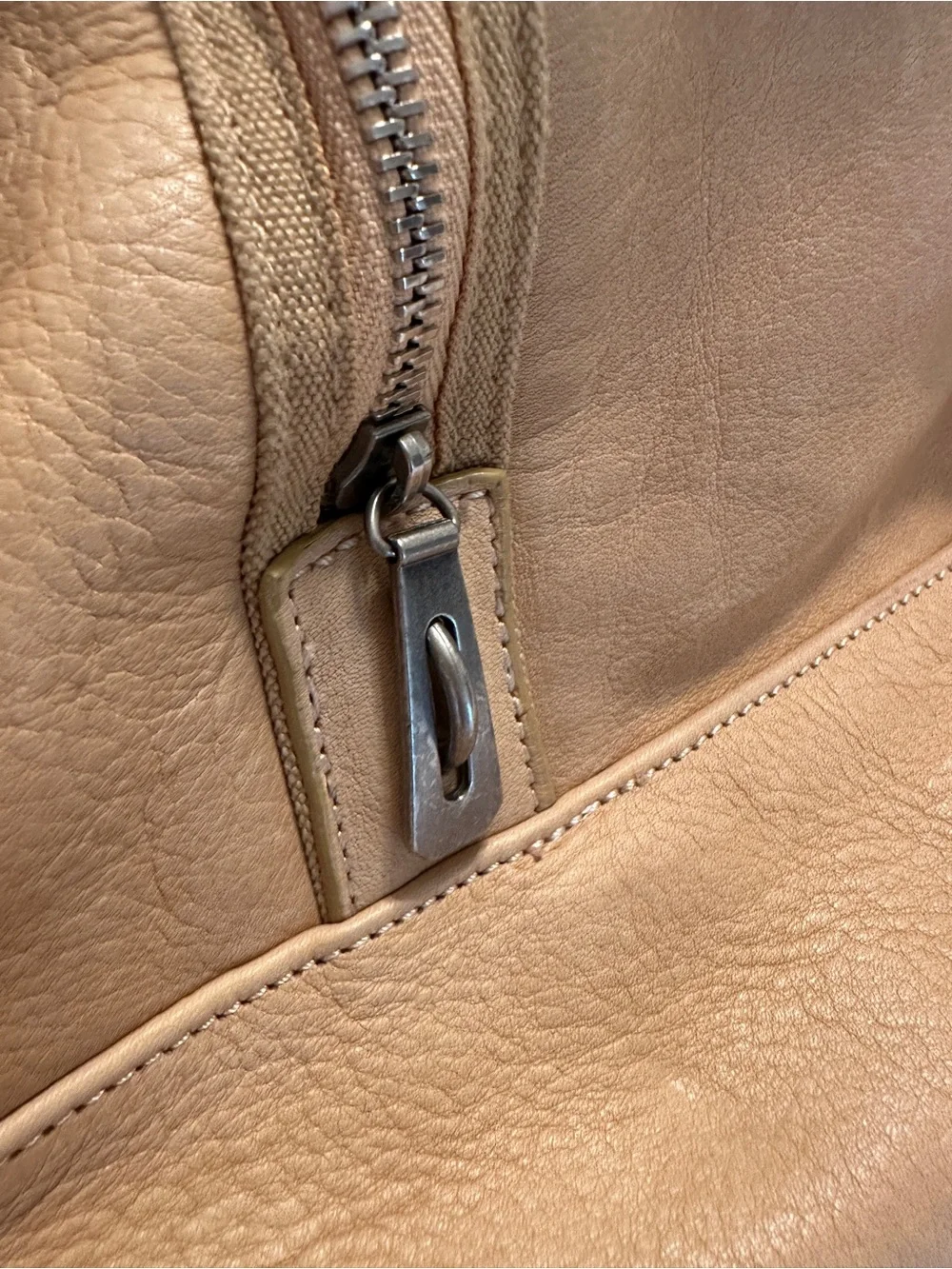 Men or Women’s Tan Leather Weekend Duffel Bag